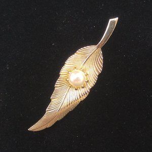 Gold Tone Leaf With Faux Pearl Brooch